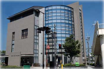 岸和田市立公民館・中央地区公民館外観写真