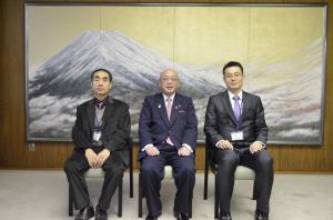 市長表敬訪問での記念撮影